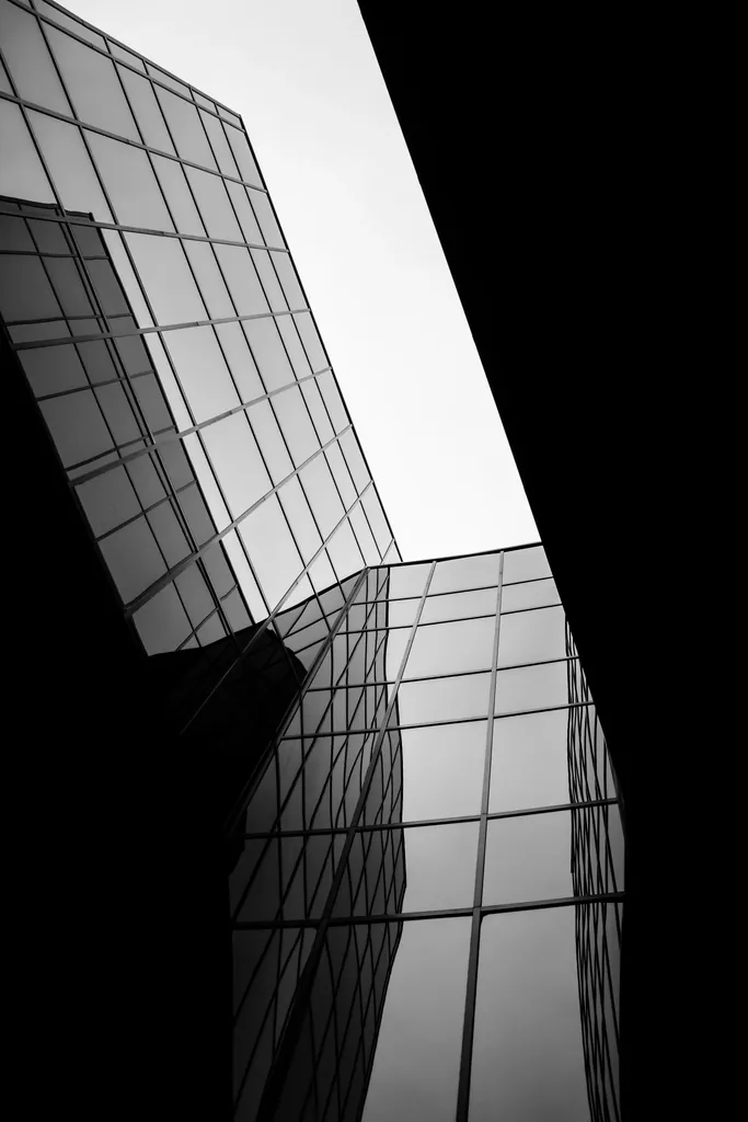 Fachada vidriada en edificio moderno